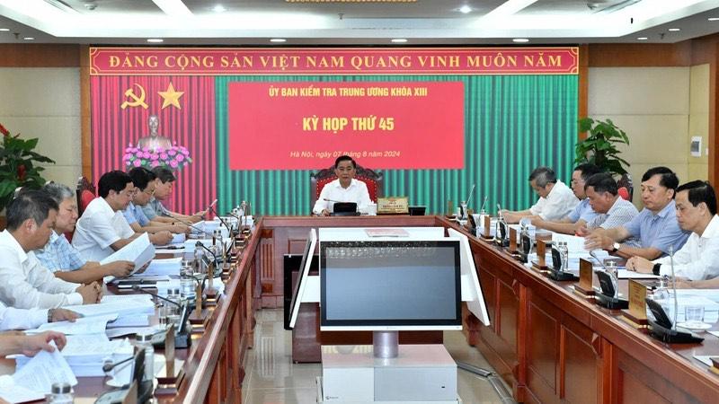 Bộ Chính trị, Ban Bí thư xem xét, thi hành kỷ luật tổ chức đảng, đảng viên