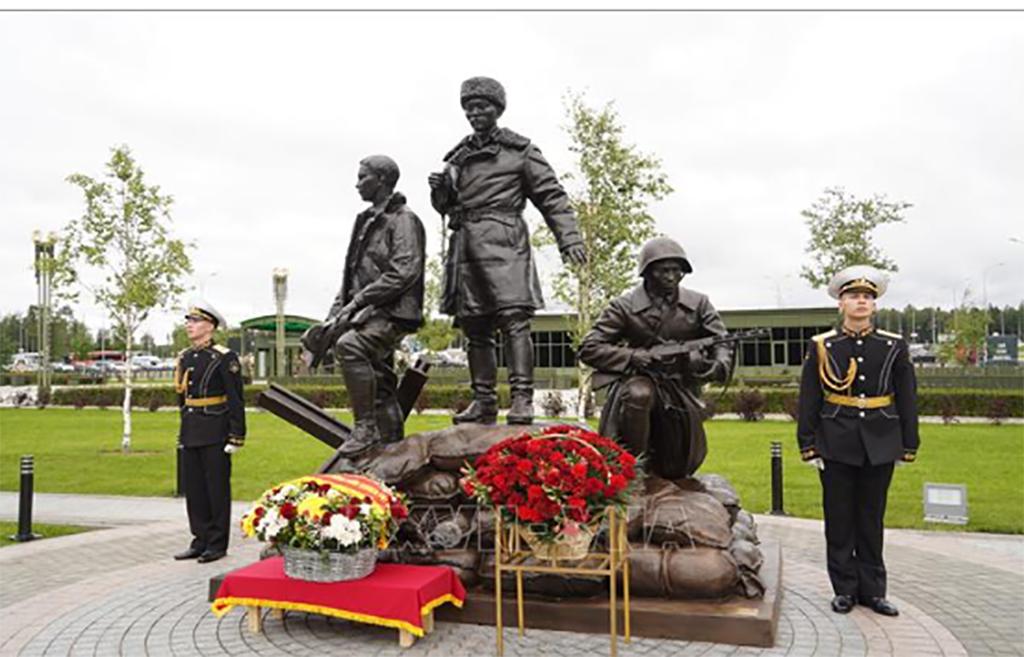 Nga dựng tượng vinh danh các chiến sĩ tình nguyện quốc tế Việt Nam