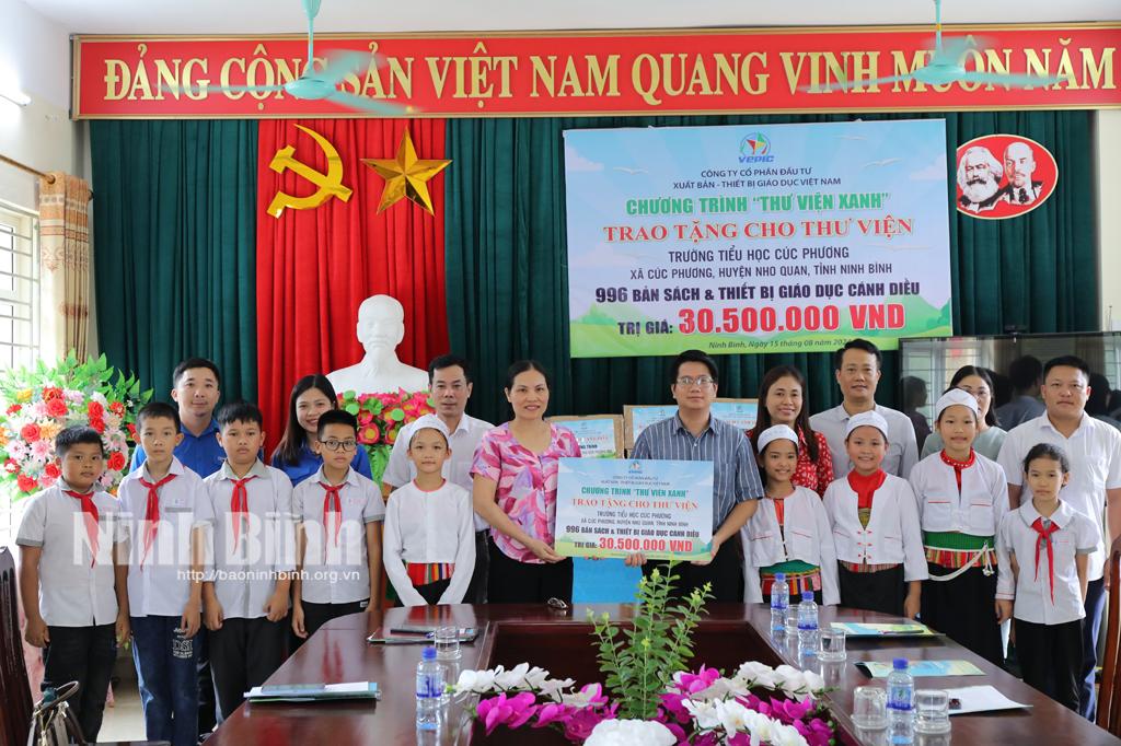 Công ty VEPIC trao tặng 996 bản sách và thiết bị giáo dục Cánh Diều cho Trường Tiểu học Cúc Phương