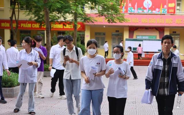 Nhóm trường đại học tốp đầu duy trì điểm chuẩn cao: Một số ngành trên 28 điểm