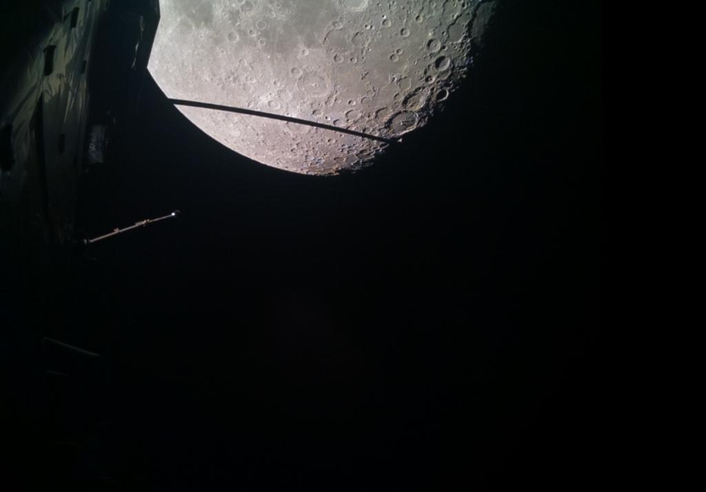 Tàu JUICE hoàn thành chuyến bay ngang qua Mặt Trăng - Trái Đất đầu tiên trên thế giới