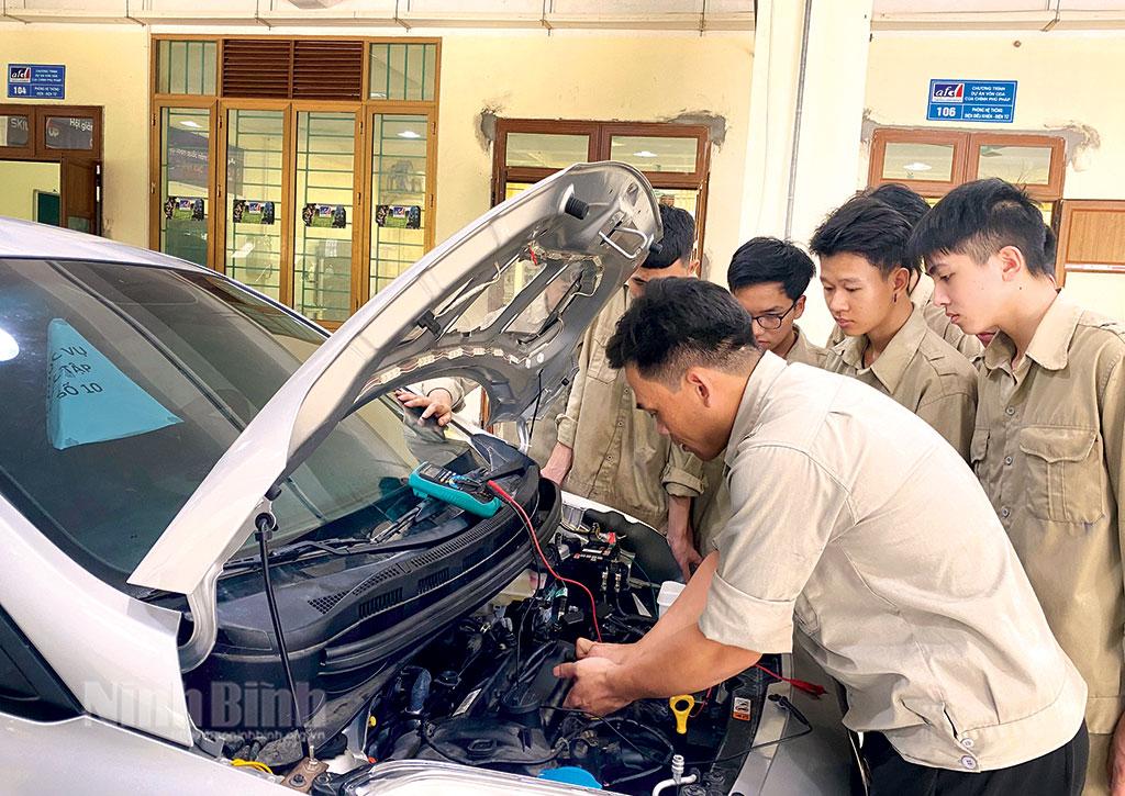 Chỉ thị số 37 gỡ nút thắt cho bài toán nguồn nhân lực chất lượng cao- (Kỳ I): Thiết kế chính sách tạo đòn bẩy cho hoạt động giáo dục nghề nghiệp