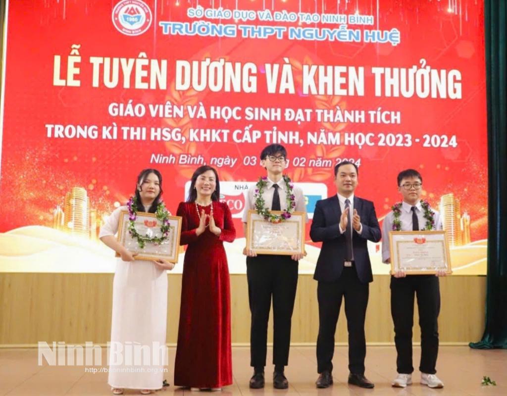 Trường THPT Nguyễn Huệ, điểm sáng của ngành Giáo dục-Đào tạo Ninh Bình