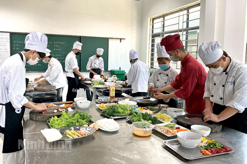 Chỉ thị số 37: Gỡ nút thắt cho bài toán nguồn nhân lực chất lượng cao - (Kỳ III): Giải "cơn khát" nguồn nhân lực chất lượng cao