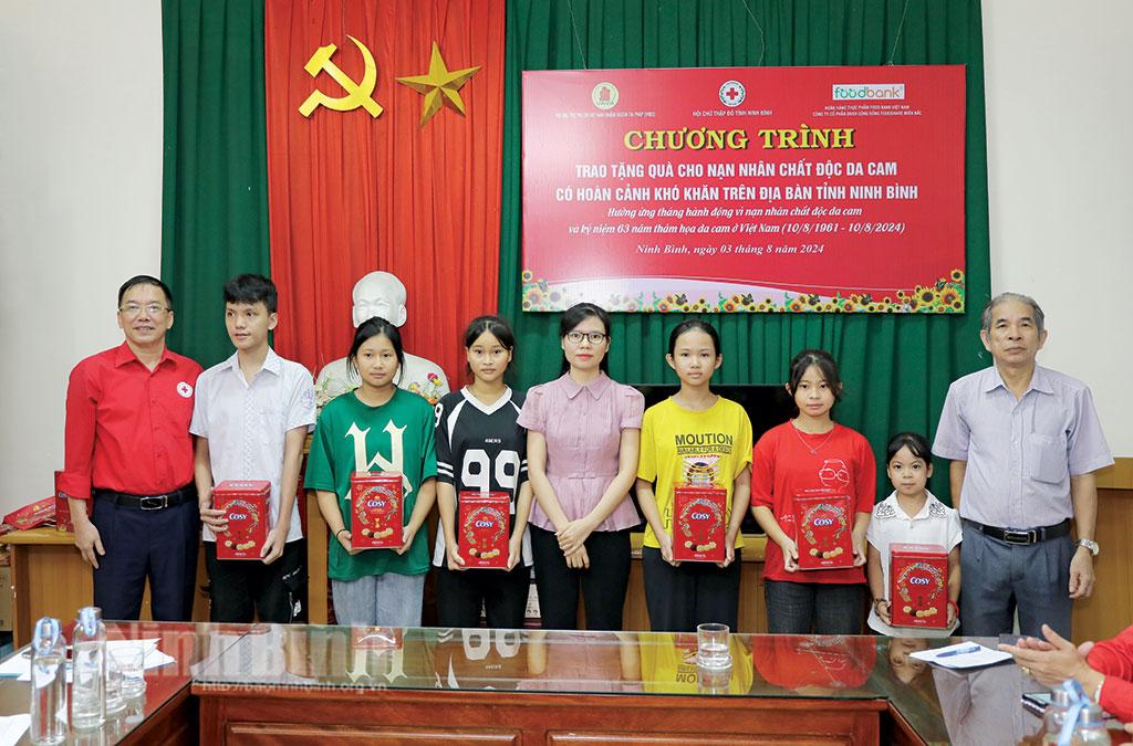 Cả xã hội chung tay hỗ trợ, chia sẻ với nạn nhân da cam