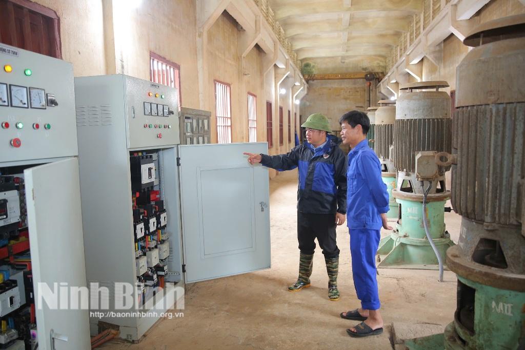 Các trạm bơm vận hành hết công suất để tiêu úng