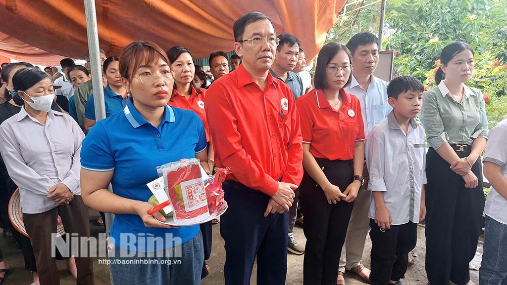 Hội Chữ thập đỏ tỉnh thăm hỏi, chia buồn với gia đình có trẻ bị đuối nước