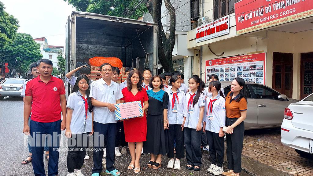 Bài học quý giá cho trẻ về lòng nhân ái