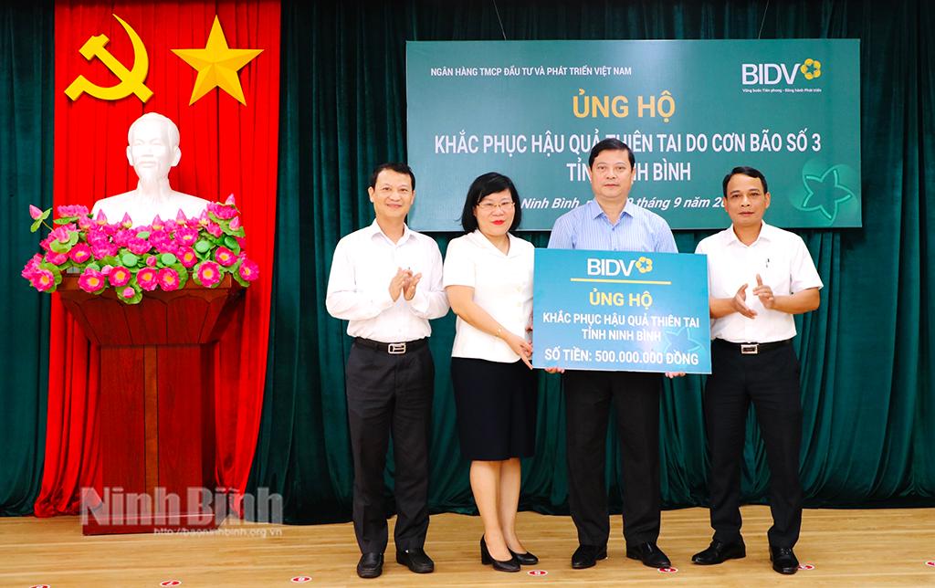 Ngân hàng TMCP Đầu tư và Phát triển Việt Nam ủng hộ 20 tỷ đồng khắc phục hậu quả thiên tai