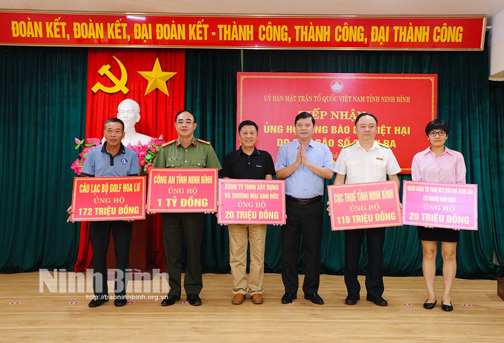 Ủy ban MTTQ Việt Nam tỉnh tiếp nhận ủng hộ đồng bào bị thiệt hại do bão số 3