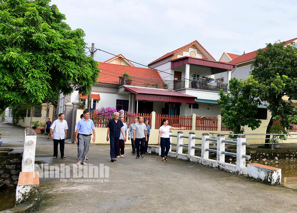 Bí thư chi bộ gương mẫu, tận tụy với công việc