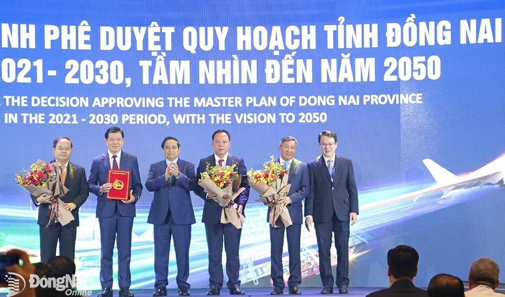 Thủ tướng Chính phủ Phạm Minh Chính: Đồng Nai chú trọng thực hiện "1 trọng tâm, 2 tăng cường và 3 đột phá" để hiện thực hóa Quy hoạch tỉnhthực hiện "1 trọng tâm, 2 tăng cường và 3 đột phá" để hiện thực hóa Quy hoạch tỉnh