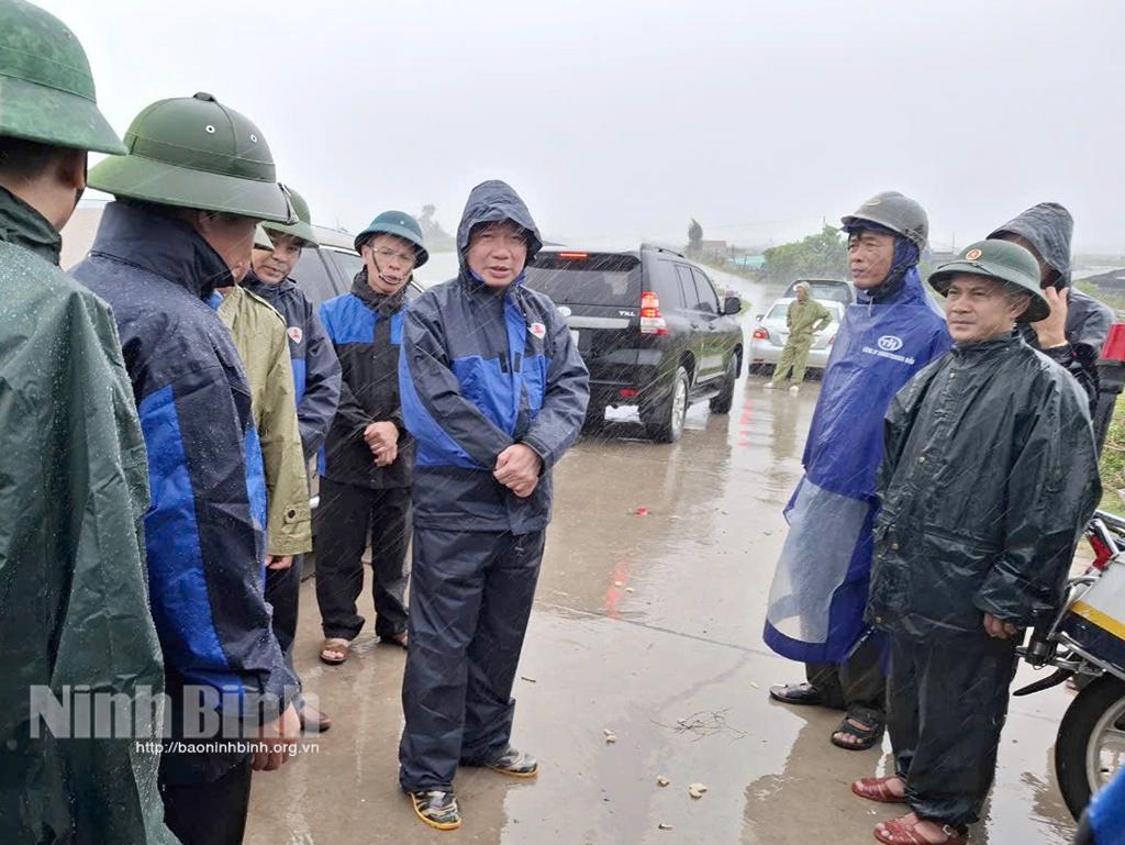 Lãnh đạo UBND tỉnh kiểm tra công tác phòng, chống bão số 3 tại huyện Kim Sơn