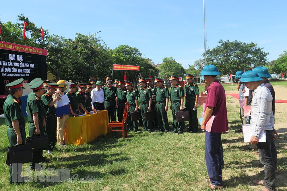 Ban CHQS huyện Bình Lục kiểm tra sẵn sàng động viên phương tiện kỹ thuật