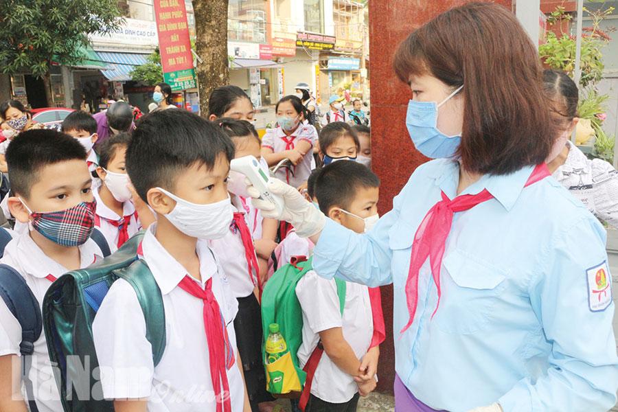 Chủ động đón trẻ 5 tuổi và học sinh các cấp đi học trở lại an toàn