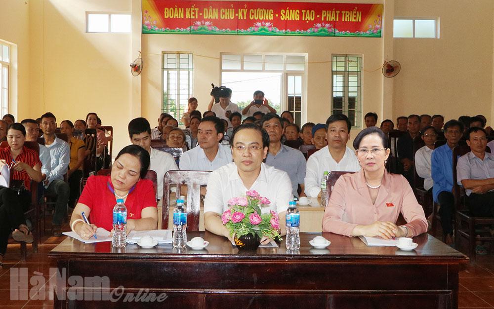 Đồng chí Bí thư Tỉnh ủy Lê Thị Thủy tiếp xúc cử tri xã Bối Cầu