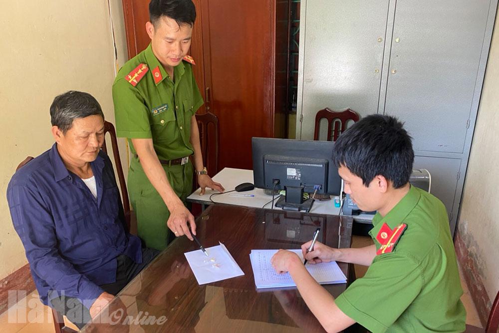 Mua ma túy về để sử dụng, 2 đối tượng bị bắt giữ