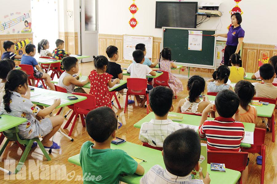 Tăng cường giáo dục hỗ trợ trẻ 5 tuổi chuẩn bị vào học lớp 1