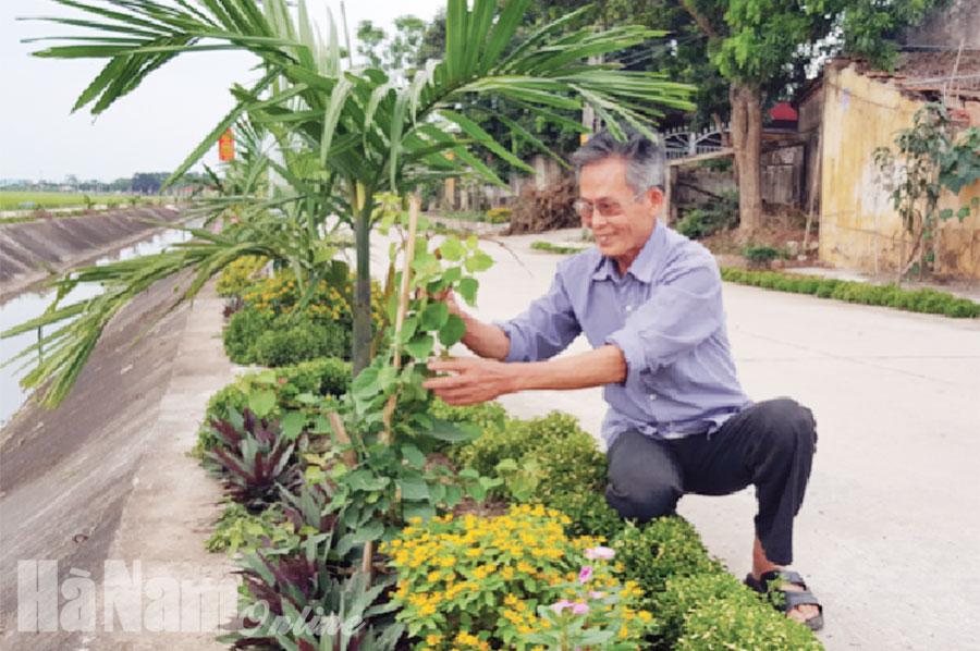 Tổ trưởng dân cư gương mẫu, nói đi đôi với làm