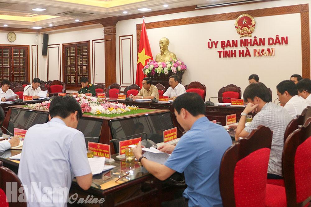 UBND tỉnh thảo luận các nội dung trình HĐND tỉnh kỳ họp giữa năm