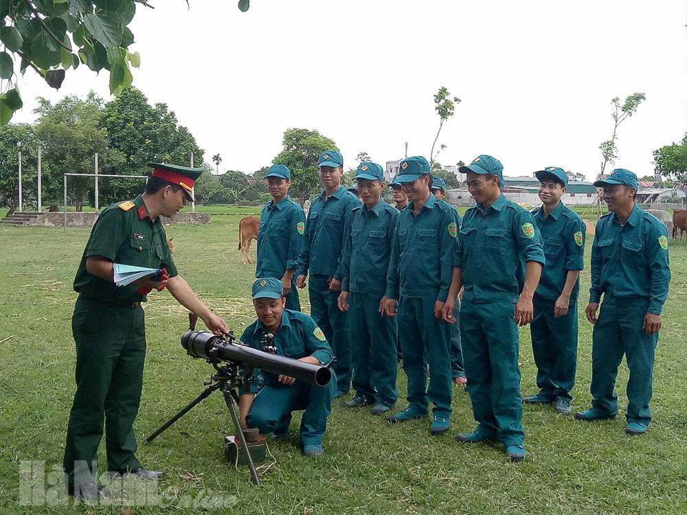 Bình Lục tổ chức huấn luyện dân quân binh chủng