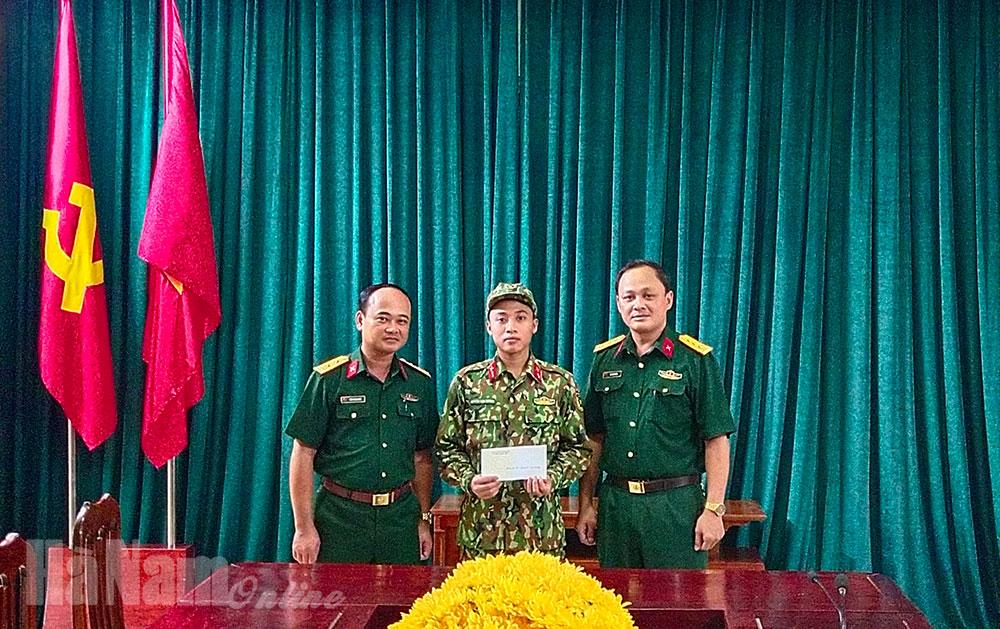 Một chiến sỹ Ban CHQS huyện Thanh Liêm dũng cảm cứu cháu bé bị đuối nước