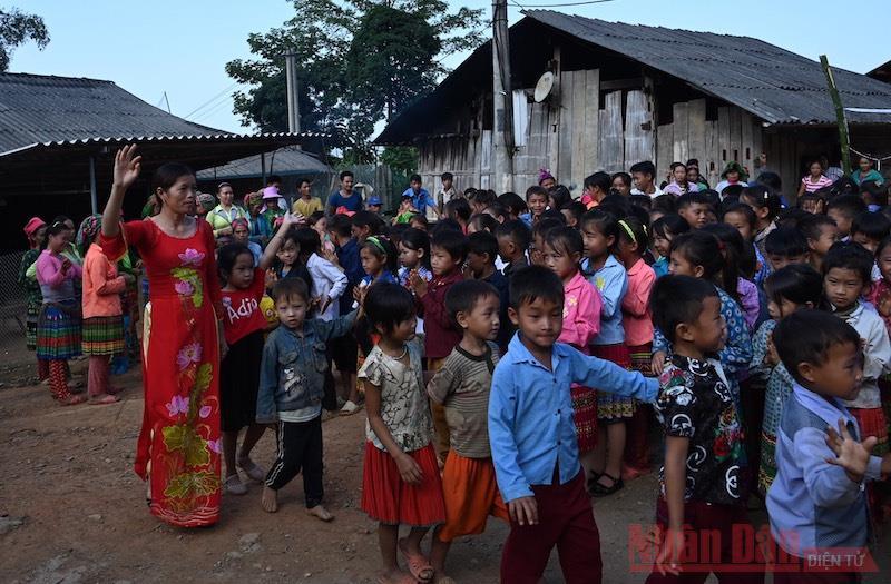 Chính phủ ra Nghị quyết về giải pháp đối với biên chế sự nghiệp giáo dục và y tế