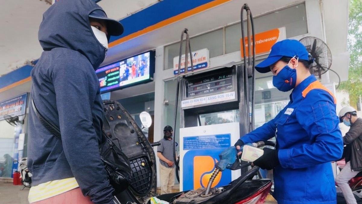 Giá xăng giữ nguyên sau 4 kỳ tăng liên tiếp