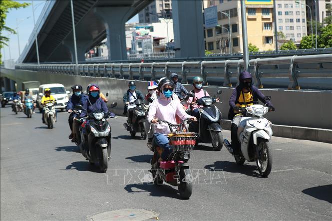 Nắng nóng tại Bắc Bộ và Trung Bộ còn gia tăng và kéo dài nhiều ngày tới