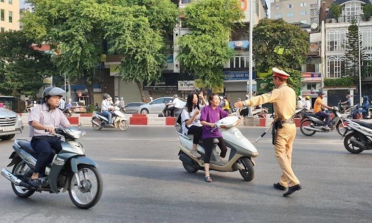 4 trường hợp cảnh sát giao thông được dừng xe