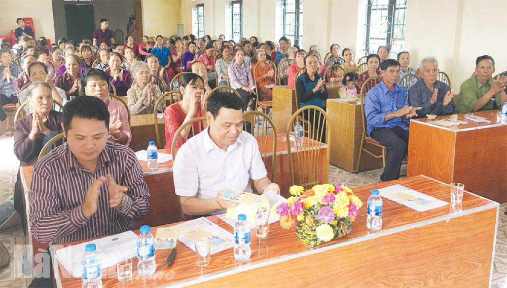 Hội LHPN Bình Lục vận động hội viên tham gia BHXH, BHYT tự nguyện