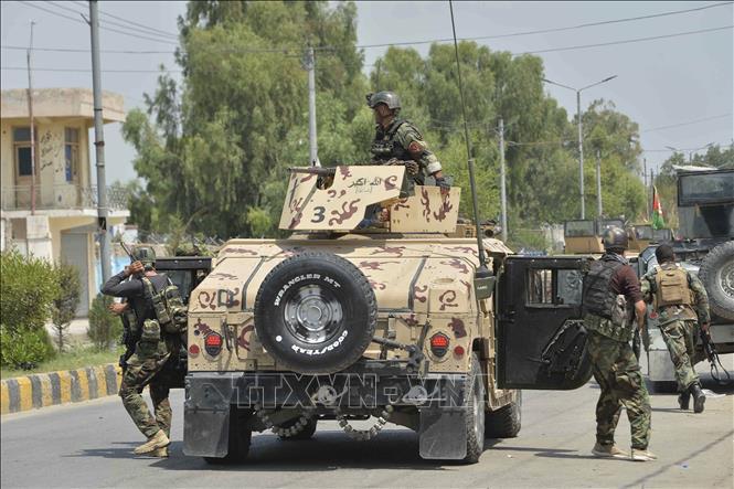 Hơn 300 tù nhân vẫn đang bỏ trốn sau vụ Taliban tấn công nhà tù