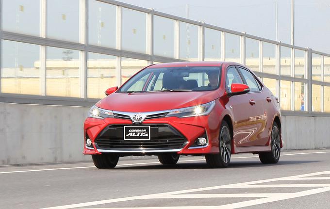 Toyota Altis mới giá từ 733 triệu đồng