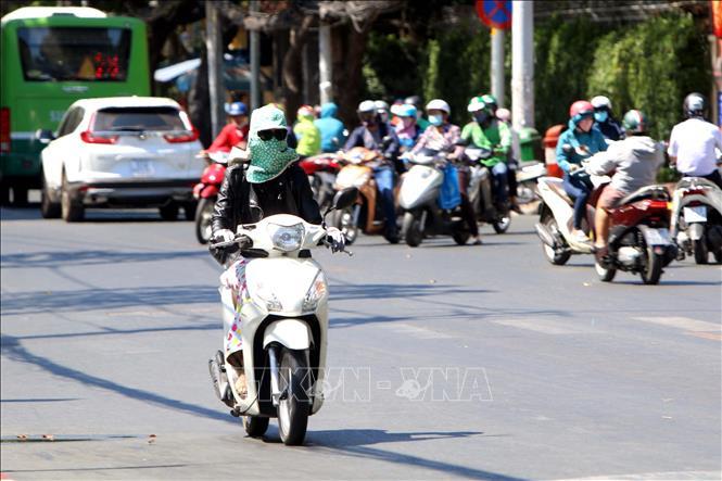 Vùng núi Bắc Bộ mưa rất to đến ngày 19/8, Trung Bộ nắng nóng gay gắt