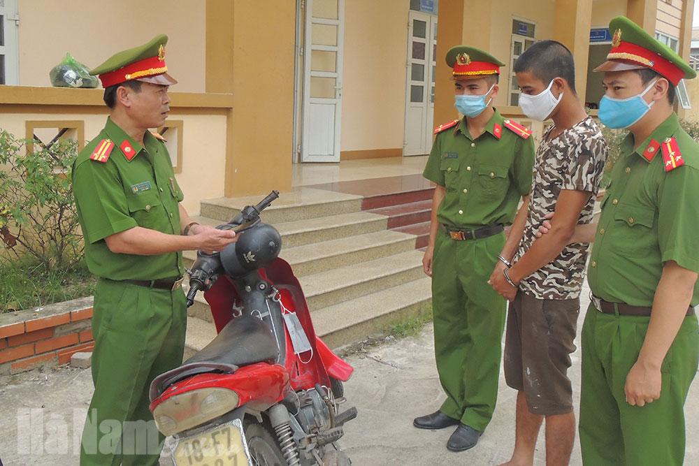 Công an huyện Bình Lục bắt đối tượng cướp giật tài sản