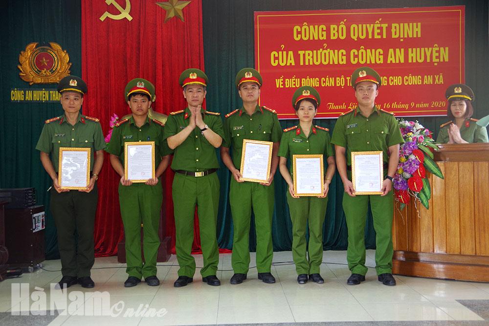 Công an huyện Thanh Liêm điều động 27 cán bộ, chiến sĩ về đảm nhiệm chức danh công an xã