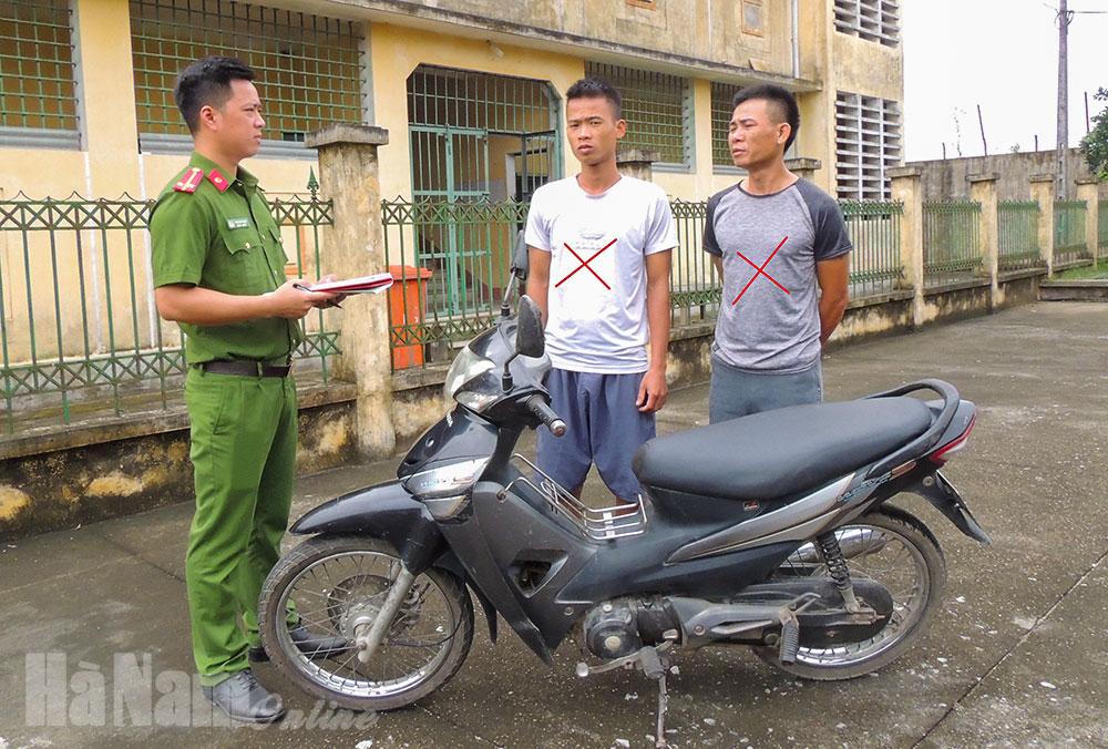 Công an thị xã Duy Tiên bắt 02 đối tượng trộm xe máy liên tỉnh