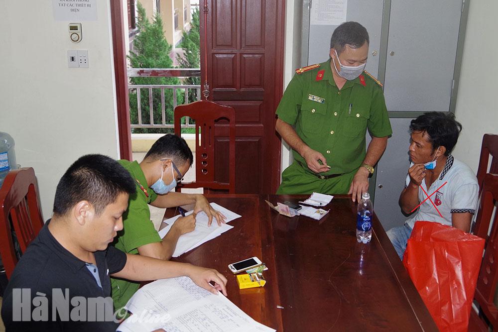 Công an xã Thanh Sơn bắt đối tượng tàng trữ trái phép chất ma túy