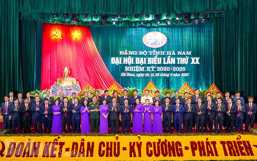 Đại hội Đảng bộ tỉnh bước vào ngày làm việc thứ 3