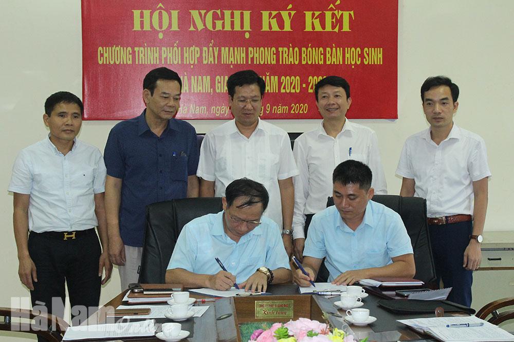 Ký kết phối hợp phát triển phong trào bóng bàn học sinh