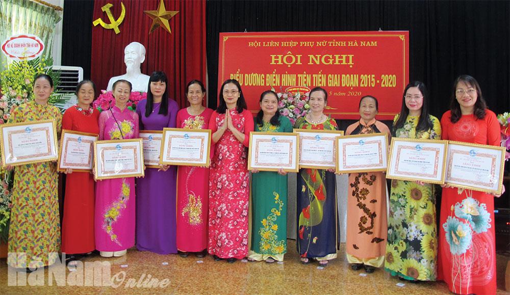 Phát huy vai trò của phụ nữ trong phong trào thi đua yêu nước