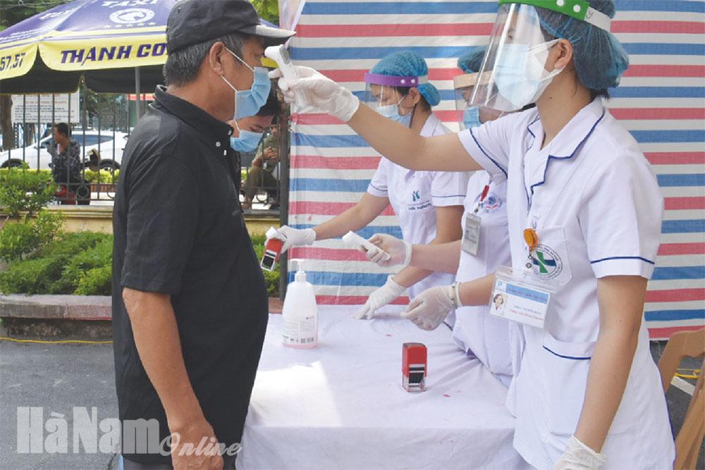 Thực hiện nghiêm các biện pháp phòng, chống dịch Covid-19 tại các cơ sở y tế