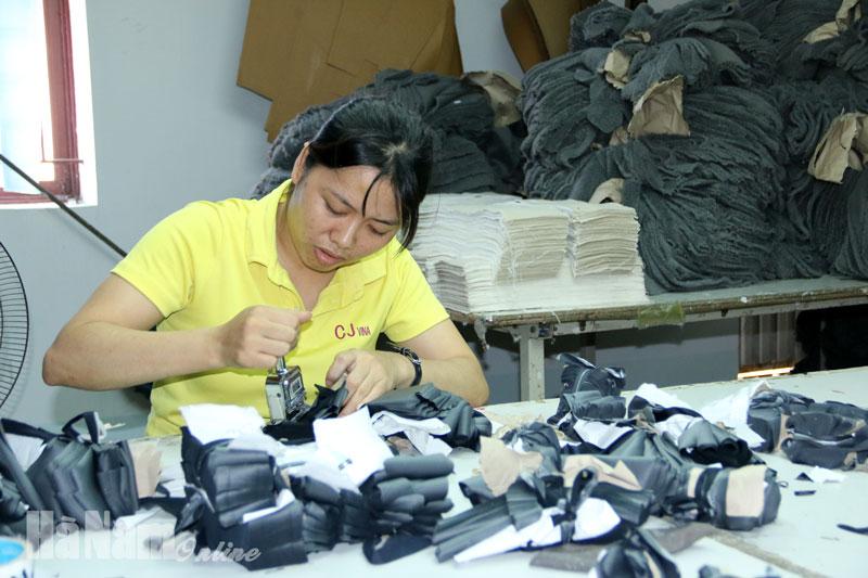 Sản xuất công nghiệp đạt mức tăng trưởng thấp do ảnh hưởng của dịch bệnh Covid-19