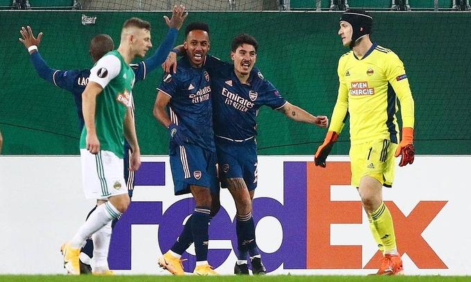 Arsenal thắng ngược trận ra quân Europa League