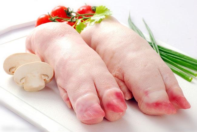 Có nên ăn móng giò thường xuyên để tiết sữa?