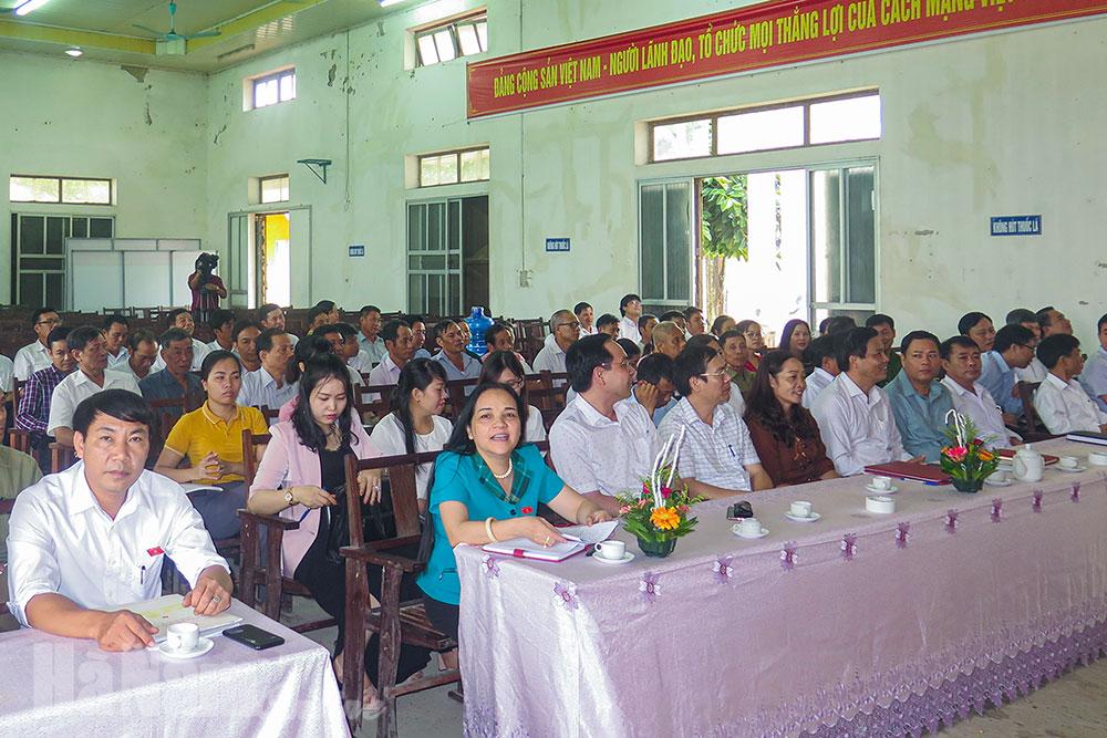 Đoàn đại biểu Quốc hội tỉnh tiếp xúc cử tri tại huyện Bình Lục và Kim Bảng