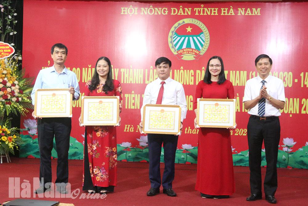 Hội Nông dân tỉnh biểu dương 118 tập thể, cá nhân điển hình tiên tiến giai đoạn 2015 - 2020