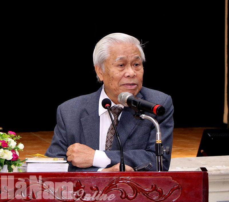 Nhà thơ Vũ Quần Phương trao đổi, nói chuyện về Thơ đương đại tại Hà Nam