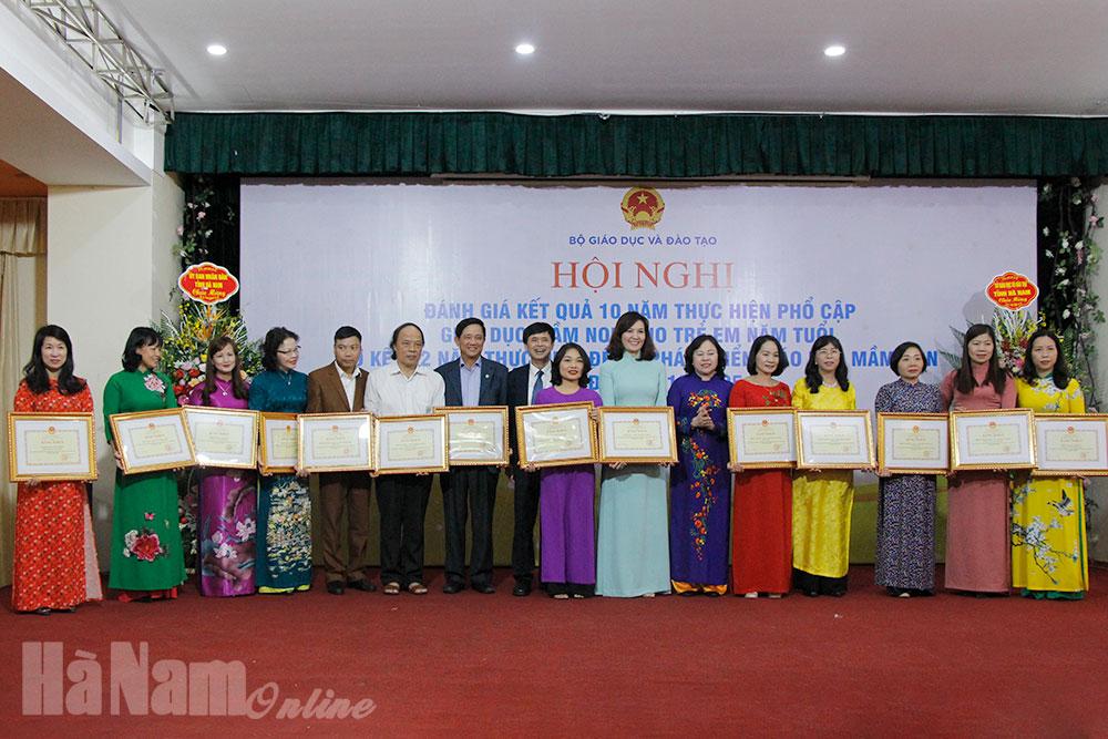 Tổng kết 10 năm thực hiện phổ cập giáo dục mầm non cho trẻ 5 tuổi