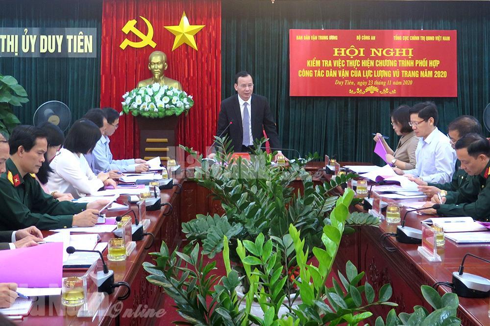 Kiểm tra thực hiện chương trình phối hợp công tác dân vận trong LLVT ở Duy Tiên